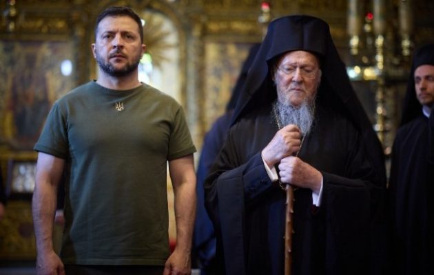 Ο Ζελένσκι προσευχήθηκε μαζί με τον Οικουμενικό Πατριάρχη Βαρθολομαίο
