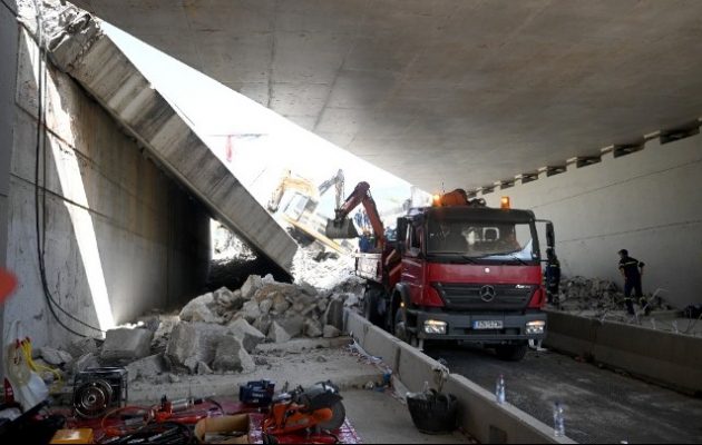Ένας νεκρός και 8 τραυματίες από την κατάρρευση γέφυρας στην Πάτρα