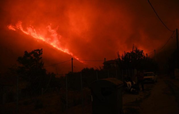 Ανεξέλεγκτη η φωτιά στην Αλεξανδρούπολη: Εκκενώθηκε το νοσοκομείο της πόλης