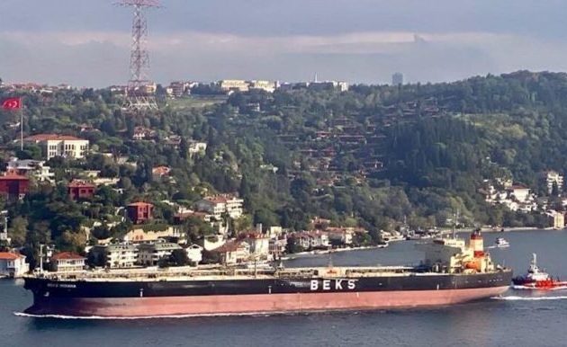 Στόλος-φάντασμα και με ελληνικά πλοία βοηθά τη Ρωσία να παρακάμπτει τις κυρώσεις