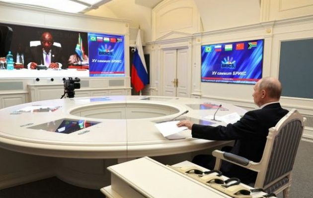 Ο Πούτιν πολεμά κατά της «αποικιοκρατίας» είπε στους BRICS – Επίσης, θέλει ειρήνη στην Ανατ. Ουκρανία