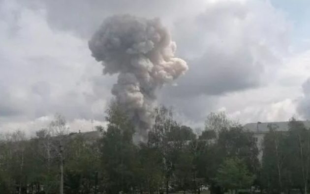 Ρωσία: Ισχυρή έκρηξη σε εργοστάσιο που συνεργάζεται με τον στρατό – Τραυματίες και εγκλωβισμένοι