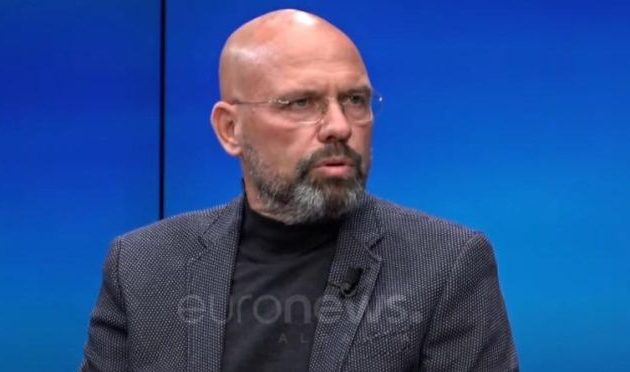 Γιατί ο Ιλί Μανιάνι, πρώην υπ. Δικαιοσύνης στην Αλβανία, είπε ότι Αλβανίδα που ζει στην Ελλάδα είναι «αποκορύφωμα πατριωτικής ηλιθιότητας»