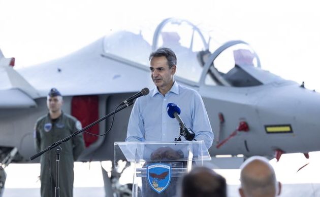 Ο Μητσοτάκης στην 120 Πτέρυγα Εκπαίδευσης Αέρος: Επενδύσαμε στην εκπαίδευση με μία από τις πιο σοβαρές εταιρείες του Ισραήλ