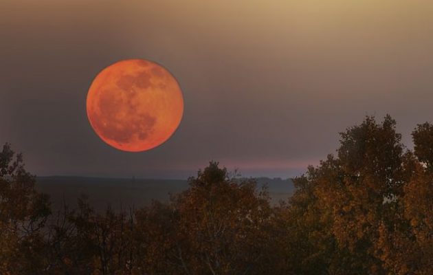 Στις 30 Αυγούστου θα έχουμε τη μεγαλύτερη και φωτεινότερη υπερπανσέληνο του 2023