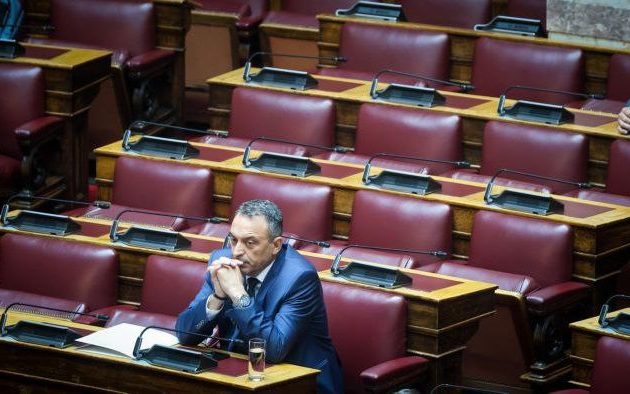 Ακροδεξιό «τσίρκο» – Οι «Σπαρτιάτες» βουλευτές παράτησαν τον αρχηγό τους Στίγκα