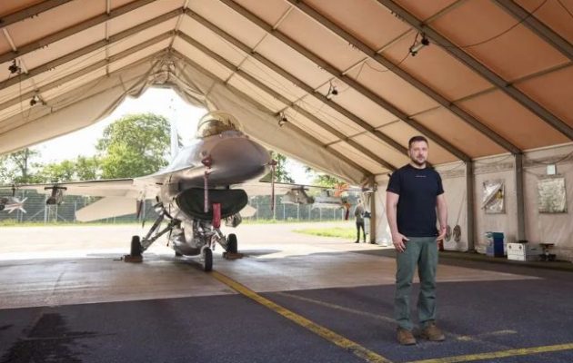 New York Times: Ο Ζελένσκι ήρθε στην Αθήνα για να ζητήσει αεροπλάνα F-16 αλλά πήρε εκπαίδευση