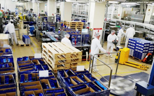 Οι Έλληνες δουλεύουν περισσότερες ώρες απ’ όλους τους Ευρωπαίους – Και ο Άδωνις φέρνει 13ωρο