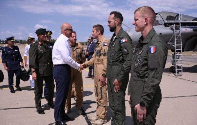 Κατενθουσιασμένος ο Δένδιας με τους Έλληνες άσους και τους ιπτάμενους συμμάχους μας