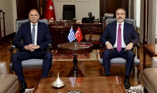 Σκληρή επίθεση ΣΥΡΙΖΑ-ΠΣ για τη συνάντηση Γεραπετρίτη-Φιντάν: «Ο Μητσοτάκης θα μας βρει απέναντι»