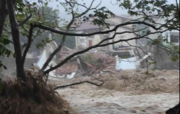 Κακοκαιρία «Ντάνιελ»: Γκρεμίστηκε μία πτέρυγα στο Γηροκομείο Βόλου