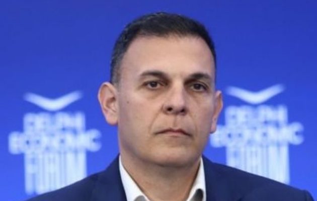 Γιώργος Καραμέρος: «Είναι δυνατόν να λέμε ότι ο πρόεδρος είναι Τραμπ ή Πέπε Γκρίλο;»