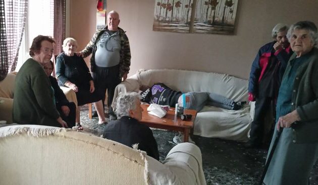 Μαραθέα Καρδίτσας: 15 εγκλωβισμένοι ζητάνε βοήθεια – Εκτός από τα νερά ανεβαίνουν και τα φίδια