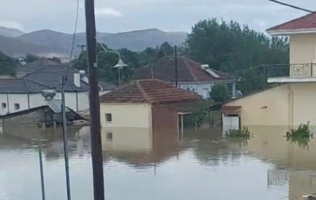 Θεσσαλία: Λιποθυμούν οι εγκλωβισμένοι περιμένοντας να διασωθούν – Μαρτυρίες