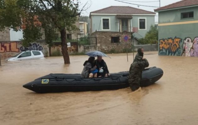 Νίκος Δένδιας: Ο στρατός κοντά στους πλημμυροπαθείς