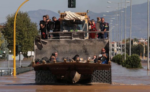 Πλημμύρες: 14 νεκροί – Φόβος για υγειονομική βόμβα