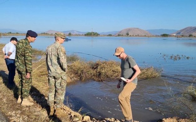 Ο αμερικανικός στρατός με συγκίνηση παρέχει βοήθεια στους πλημμυροπαθείς της Θεσσαλίας