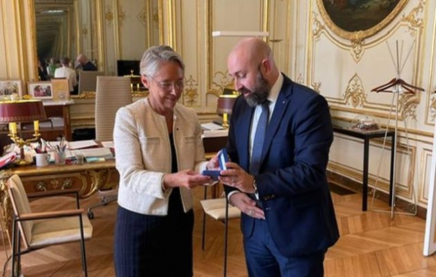 Η πρωθυπουργός της Γαλλίας δέχτηκε στο Μέγαρο Ματινιόν τον Μεγάλο Διδάσκαλο της Μεγάλης Ανατολής