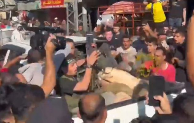 Οι τζιχαντιστές της Χαμάς στο νότιο Ισραήλ σκοτώνουν, βιάζουν και επιδεικνύουν τα «θηράματά» τους (βίντεο+φωτο)