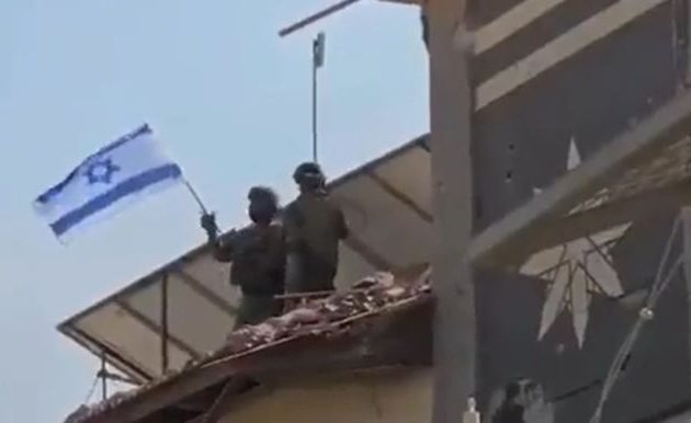 Ισραηλινή σημαία ανεμίζει σε κτίριο στη βόρεια Λωρίδα της Γάζας (βίντεο)