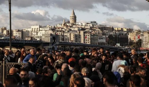 Εκατοντάδες χιλιάδες Τούρκοι έφυγαν από την Κων/πολη και αντικαστάθηκαν από Αιγύπτιους, Σύρους, Ιρανούς, Ουκρανούς κ.α.