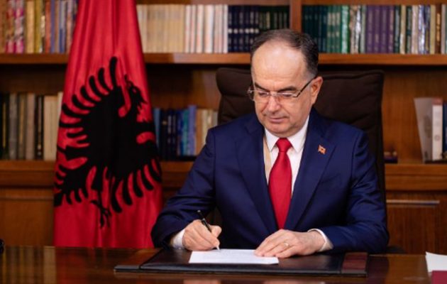 Μυαλό δεν βάζουν! Ο Αλβανός πρόεδρος αναφέρθηκε σε «Τσαμουριά»