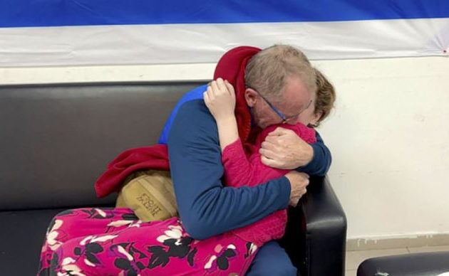 Πατέρας 9χρονης Έμιλι που απελευθερώθηκε από τη Χαμάς: «Την είχαν ρυθμίσει να μην κάνει θόρυβο»