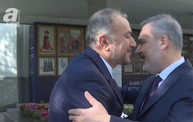 Ο Χακάν Φιντάν της Τουρκίας «συζήτησε με τον Ιρανό αδελφό» πώς θα «κάνουν» τα περιστέρια της ειρήνης