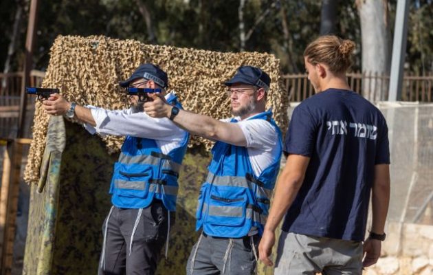 Μετά την επίθεση της Χαμάς οι Ισραηλινοί πολίτες εξοπλίζονται – 236.000 νέες αιτήσεις οπλοφορίας