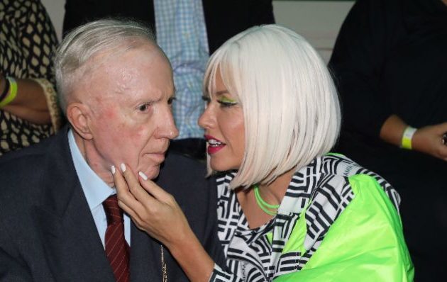 Ο 83χρονος Πλεύρης με την Τζόρτζια Σιακαβάρα σε επίδειξη μόδας