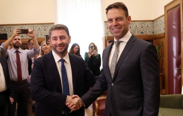 Ο Κασσελάκης συνεχάρη τον Ανδρουλάκη για την επανεκλογή του