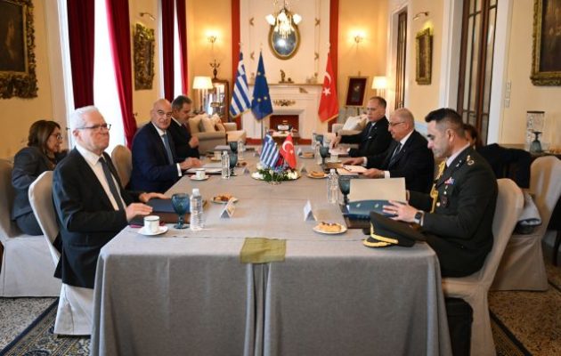 Ο Δένδιας συναντήθηκε με τον Γκιουλέρ στη Λέσχη Αξιωματικών – Τι συζήτησαν