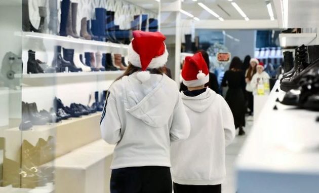 Το Εορταστικό Ωράριο μέχρι την Παραμονή της Πρωτοχρονιάς