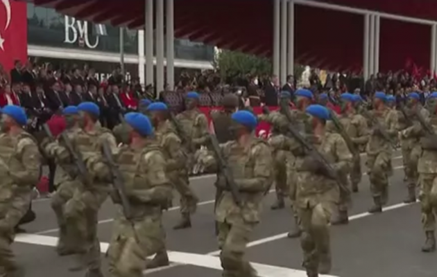 Εμφύλιος πόλεμος στο στρατό της Τουρκίας: Ισλαμιστές εναντίον Κεμαλιστών στη σχολή Πεζικού (βίντεο)