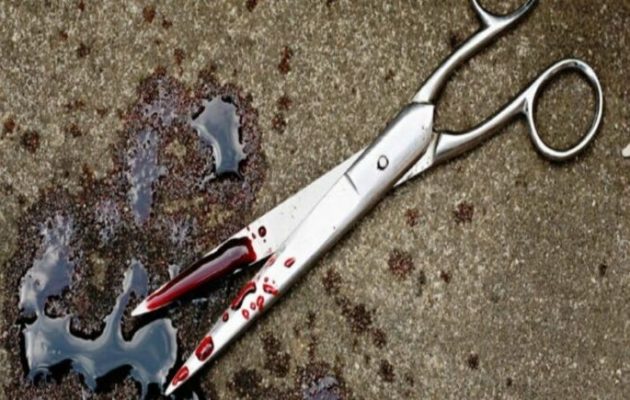 Αδελφοκτονία στη Νέα Σμύρνη: 18χρονος σκότωσε με ψαλίδι τον 16χρονο αδελφό του για μια μπλούζα