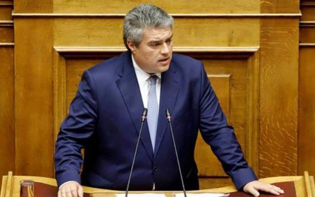 Πειθαρχημένος ο Χρυσομάλλης (ΝΔ): Έχω επιφυλάξεις για την τροπολογία που αφορά τους μετανάστες, αλλά θα την ψηφίσουμε όλοι