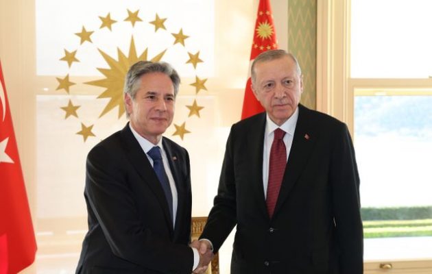 Ο Μπλίνκεν συνάντησε τον Κούρδο Φιντάν που παριστάνει τον Τούρκο ΥΠΕΞ και τον Πόντιο Ερντογάν που παριστάνει τον Τούρκο πρόεδρο
