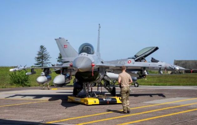 Η Νορβηγία στέλνει δύο F-16 στη Δανία ως εκπαιδευτικά για Ουκρανούς πιλότους