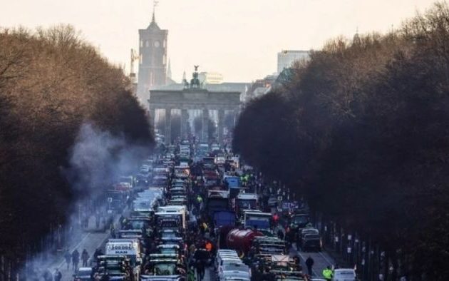 Στη Γερμανία διαδηλώνουν οι φορτηγατζήδες στο κέντρο του Βερολίνου
