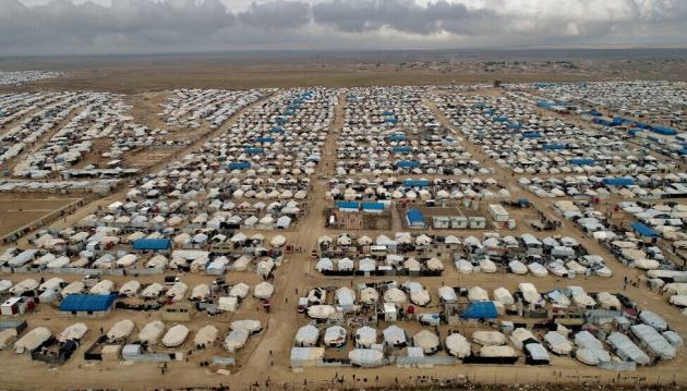 Οι βομβαρδισμοί της Τουρκίας στη Συρία ενθαρρύνουν τις οικογένειες του ISIS να διαφύγουν από το στρατόπεδο Χολ