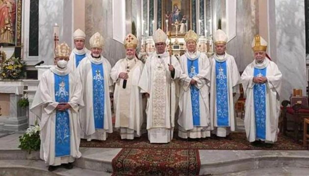 Η Καθολική Εκκλησία στην Ελλάδα για τον γάμο ομόφυλων: «Η πρόταση της κυβέρνησης αλλάζει τον ορισμό του γάμου και της οικογένειας»