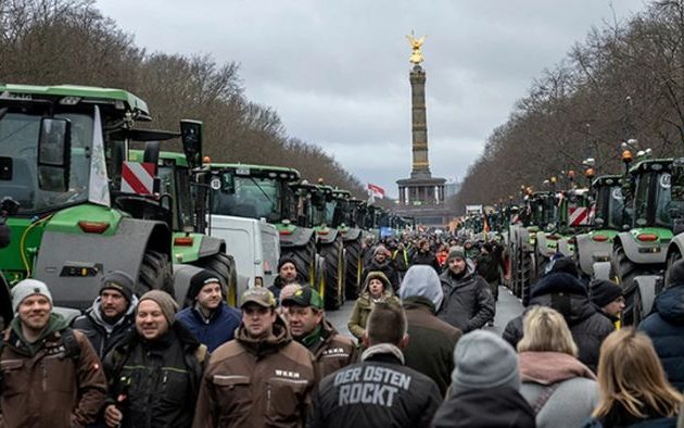 Τα γερμανικά τρακτέρ στους δρόμους – Τελεσίγραφο Γερμανών αγροτών στον Σολτς: Θα υπάρξει έκρηξη