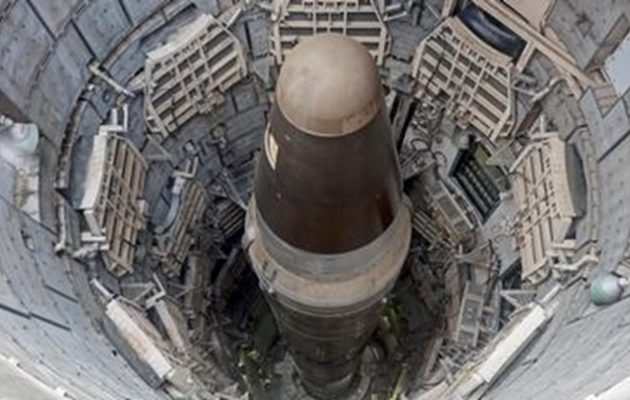 DW: Σενάρια για ευρωπαϊκή πυρηνική βόμβα