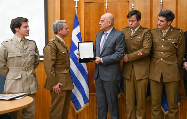 Ο Νίκος Δένδιας συζήτησε με Βρετανούς αξιωματικούς τα διδάγματα του πολέμου στην Ουκρανία