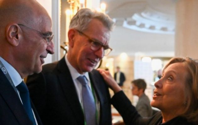 Ο Νίκος Δένδιας με τον Τζέφρι Πάιατ και τη Χίλαρι Κλίντον στη Διάσκεψη του Μονάχου