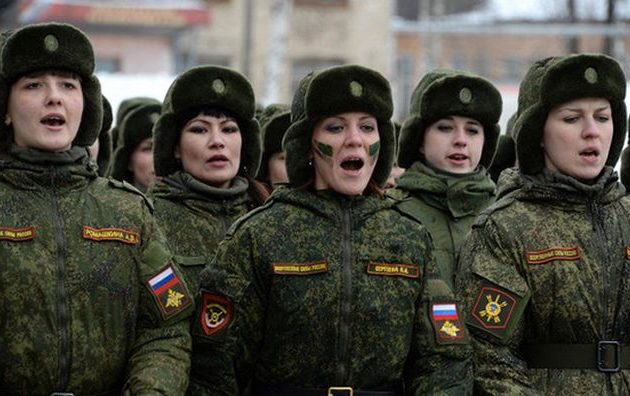 Η Ρωσία στρατολογεί γυναίκες για τον πόλεμο στην Ουκρανία, ακόμα και κατάδικους