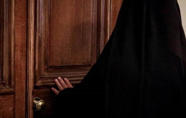 «Ιερή» απάτη στη Θεσσαλονίκη: Ρασοφόροι απέσπασαν 1,3 εκατ. ευρώ από πιστούς