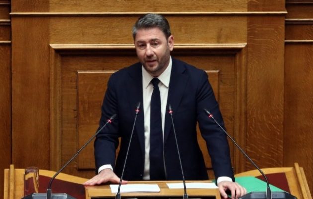 Πρόταση δυσπιστίας κατά της κυβέρνησης κατέθεσε ο Νίκος Ανδρουλάκης