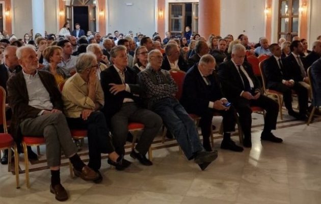 Ζάκυνθος: Ο Σκωτικός Τύπος (ΑΑΣΤ) τίμησε τον Ανδρέα Κάλβο – Μεγάλο πλήθος Ζακυνθινών