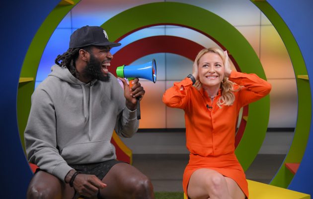 Ο Ματίας Λεσόρ σε ρόλο οργανωτή κερκίδας στο ΟΠΑΠ Game Time